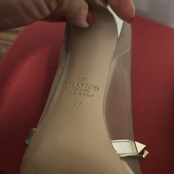 NEW VALENTINO GARAVANI Gold Mesh Nappa Rockstud Alcove Stiletto Pumps Size EU37 - Picture 5 of 6